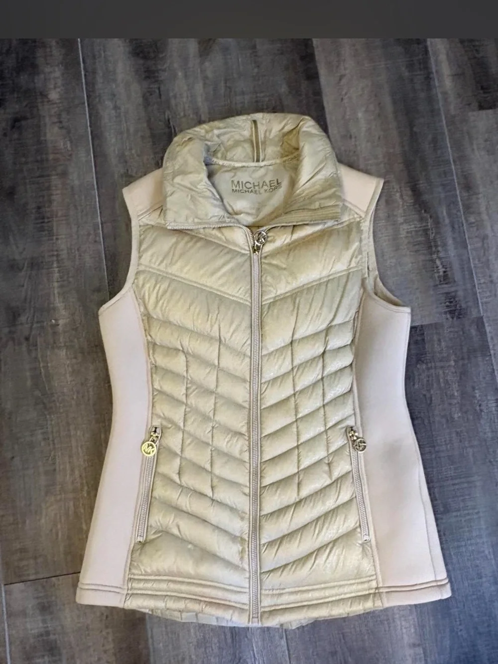 MICHAEL Michael Kors Women's Cream Quilted Puffer Vest medium jacket